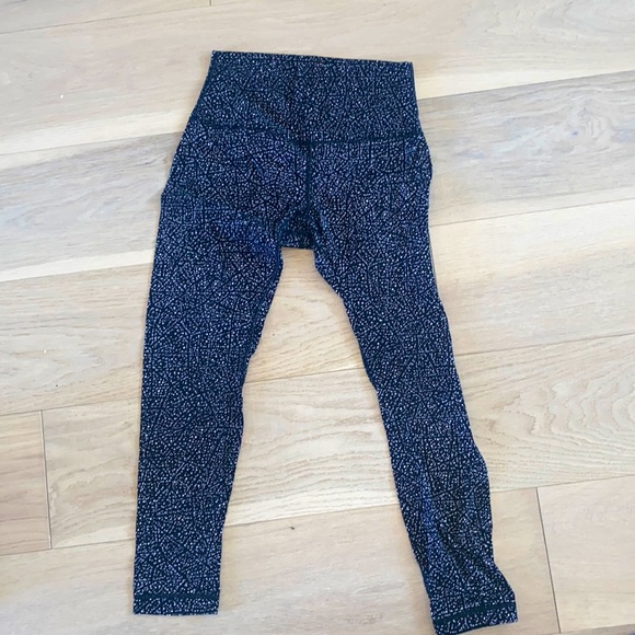 LuluLemon Black Polka-Dot Leggings Size 6 - Picture 2 of 3